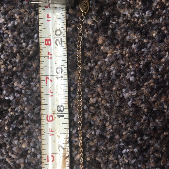 NWOT Gold Dreamcatcher with Feathers Necklace - Picture 6 of 8